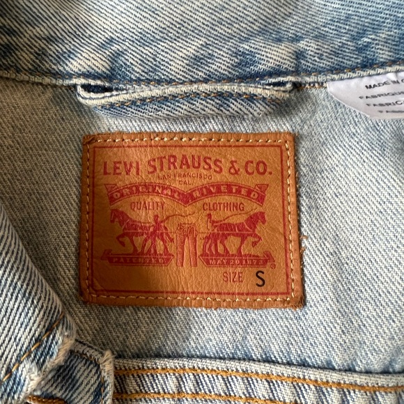 Levi’s denim jacket. Size S. Light blue wash. Excellent condition - Picture 3 of 5